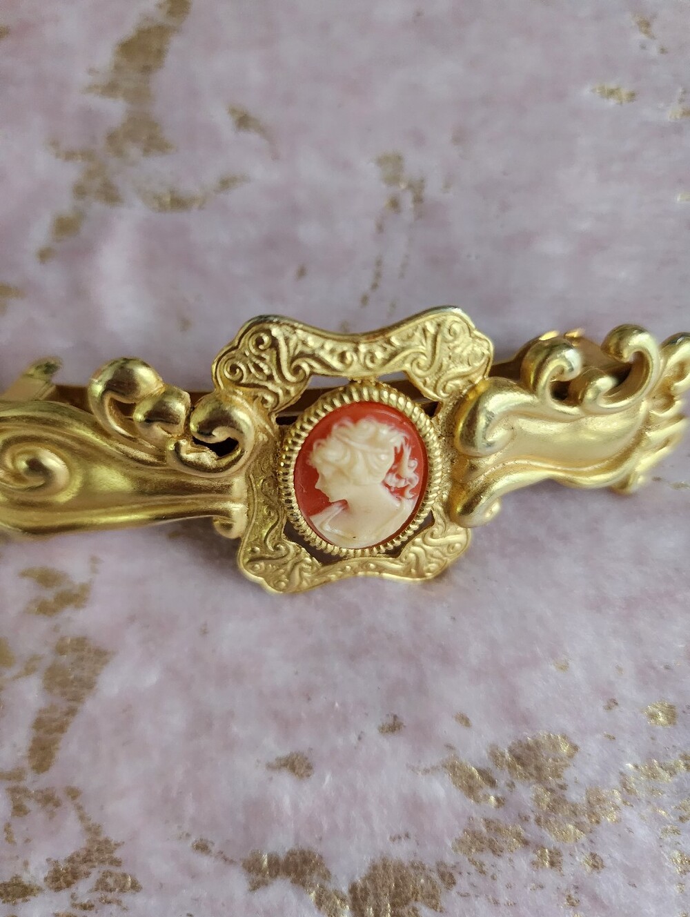 HAIR CLIP | Cameo Goldtone Hair Clip - Picture 8 of 17